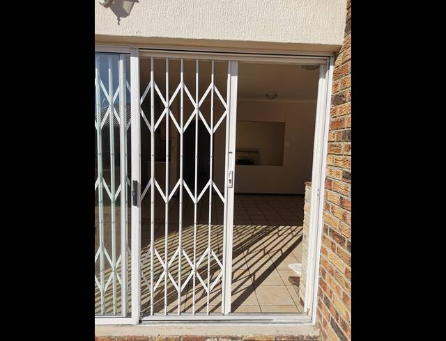 3 bed property to rent in TABLE VIEW